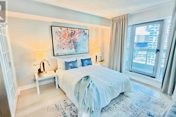Living room - 1012 - 10 Queens Quay W, Toronto, ON M5J2R9 Photo 2