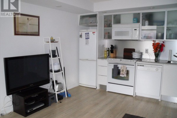 Kitchen - 1012 - 25 Telegram Mews, Toronto, ON M5V3Z1 Photo 3