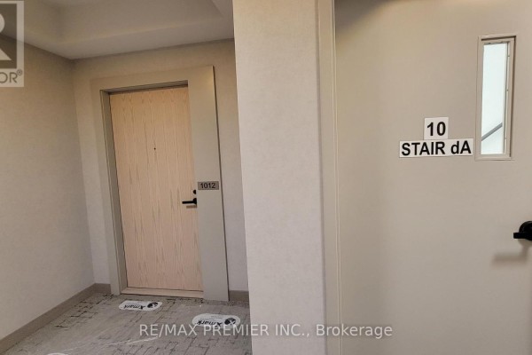 1012 - 28 Interchange Way, Vaughan, ON L4K0P8 Photo 3