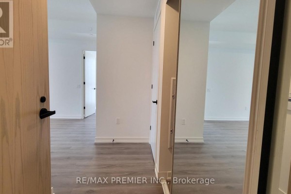 1012 - 28 Interchange Way, Vaughan, ON L4K0P8 Photo 4