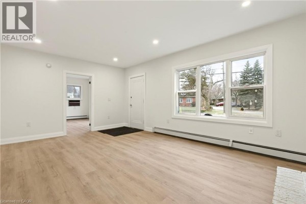 Living room - 1012 North Shore Boulevard E, Burlington, ON L7T1X7 Photo 5