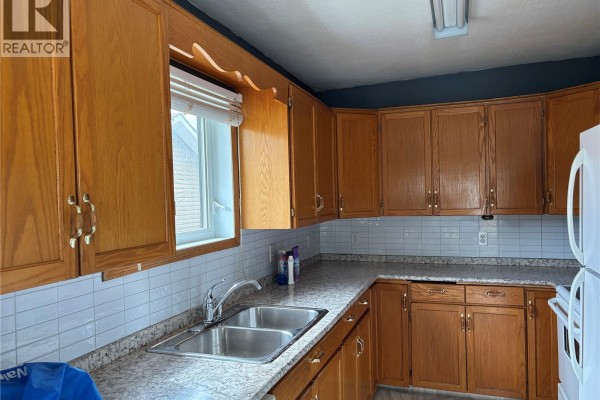 Living room - 1012 Stadacona Street E, Moose Jaw, SK S6H0K9 Photo 3