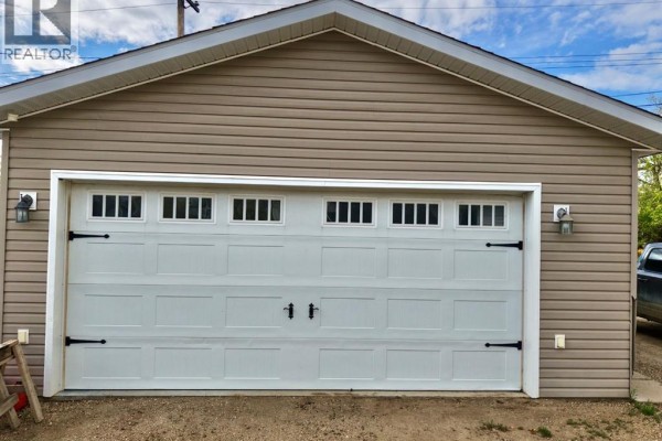 10122 106 Avenue, Peace River, AB, photo 3