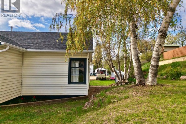 10122 106 Avenue, Peace River, AB T8S1K9 Photo 4