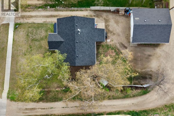 10122 106 Avenue, Peace River, AB T8S1K9 Photo 5