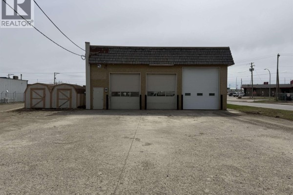 10124 93 Avenue, Fort St  John, BC V1J1E2 Photo 2