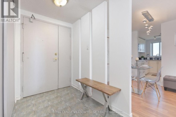 Primary Bedroom - 1013 - 6720 Glen Erin Drive, Mississauga, ON L5N3K8 Photo 4
