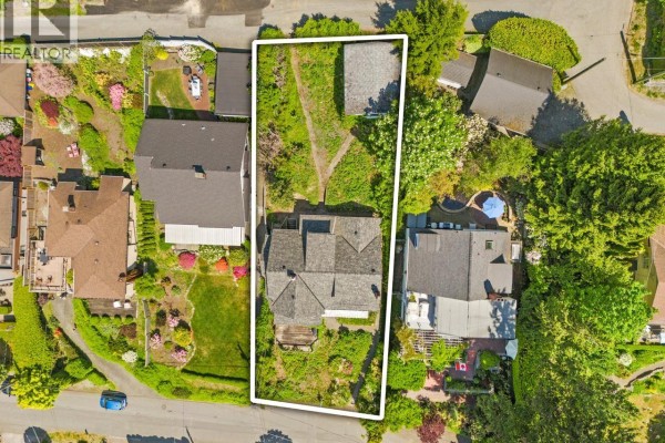 1013 Duchess Avenue, West Vancouver, BC V7T1G8 Photo 2