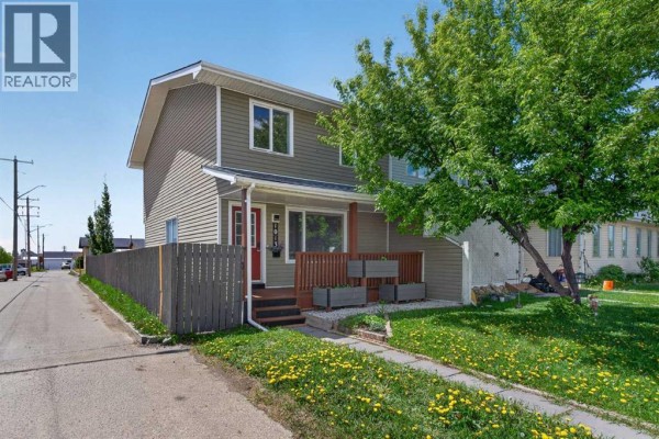 Kitchen - 1013 Smith Avenue, Crossfield, AB T0M0S0 Photo 4