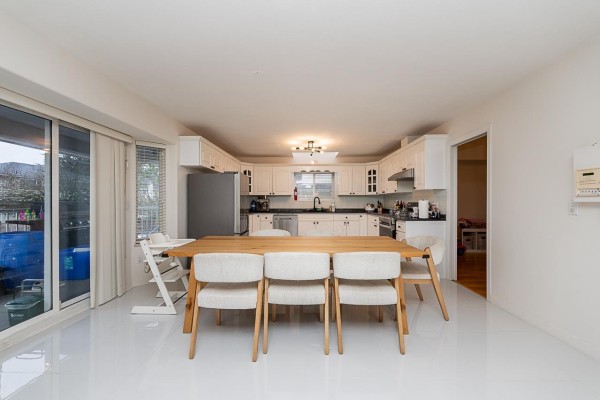 10132 156 Street, Surrey, BC V3R4L5 Photo 5