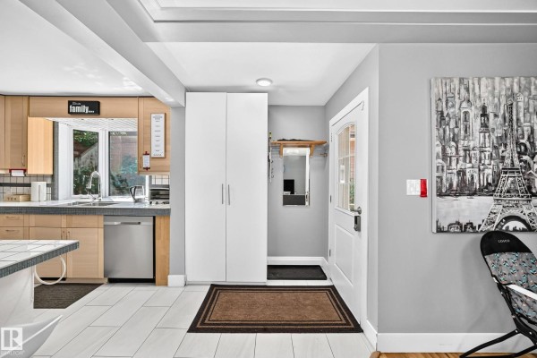 Den - 10139 74 St Nw, Edmonton, AB T6A2X8 Photo 4