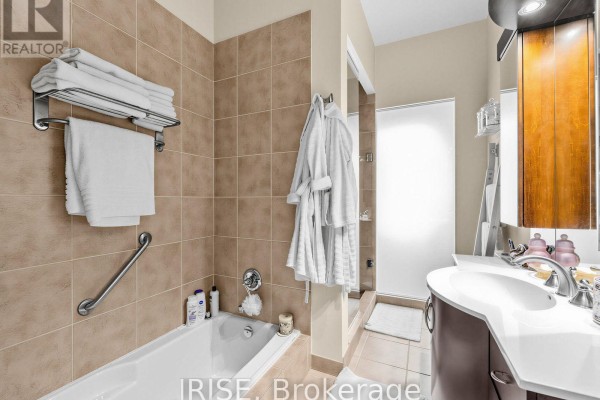 1014 - 155 Dalhousie Street, Toronto, ON M5B2P7 Photo 5