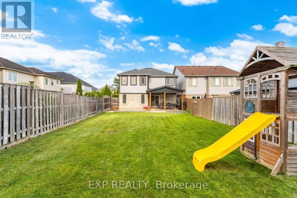 Family room - 1014 Bradley Terrace, Milton, ON L9T5S7 Photo 4