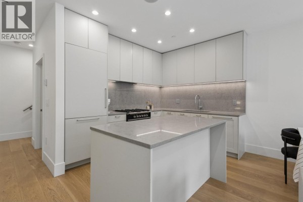 1014 E 16th Avenue, Vancouver, BC V5T2W1 Photo 3
