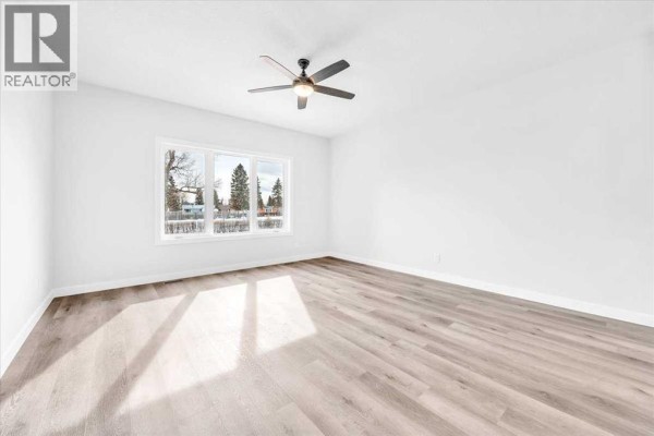 Angle view of duplex highlighting windows and adjacent properties - 1014 Limit Avenue, Crossfield