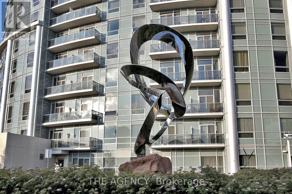 1015 - 135 Village Green Square, Toronto, ON, photo 3