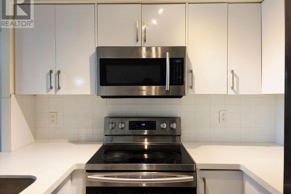 1015 - 7 Lorraine Drive, Toronto, ON, photo 3