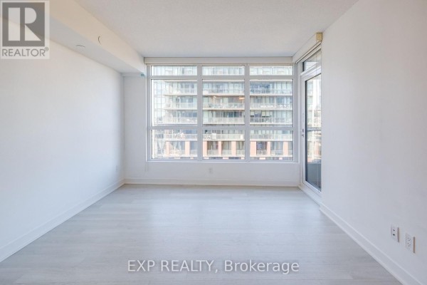 1015 - 80 Queens Wharf Road, Toronto, ON M5V0J2 Photo 2