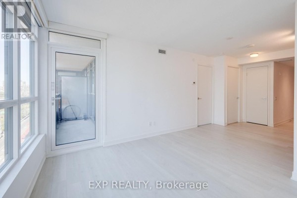 1015 - 80 Queens Wharf Road, Toronto, ON M5V0J2 Photo 4
