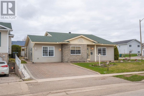 1015 Lake St, Sault Ste  Marie, ON, photo 2