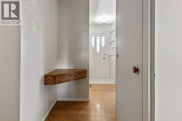 Kitchen - 1015 Mackid Road Ne, Calgary, AB T2E6A8 Photo 3