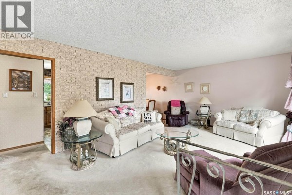 Kitchen - 1015 Simcoe Street, Moose Jaw, SK S6H3J3 Photo 3