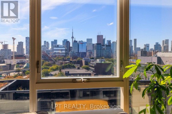 Kitchen - 1016 - 32 Trolley Crescent, Toronto, ON M5A0E8 Photo 2