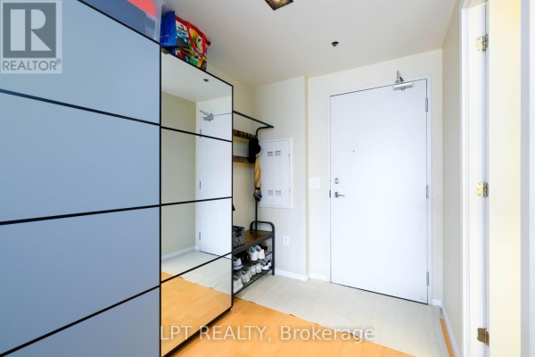 1016 - 32 Trolley Crescent, Toronto, ON M5A0E8 Photo 5