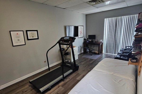 1016 - 74 Cedar Pointe Drive, Barrie, ON L4N5R7 Photo 3