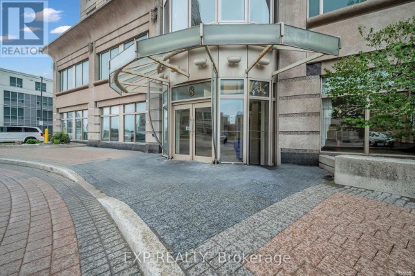 1016 - 8 Lee Centre Drive N, Toronto, ON, photo 2