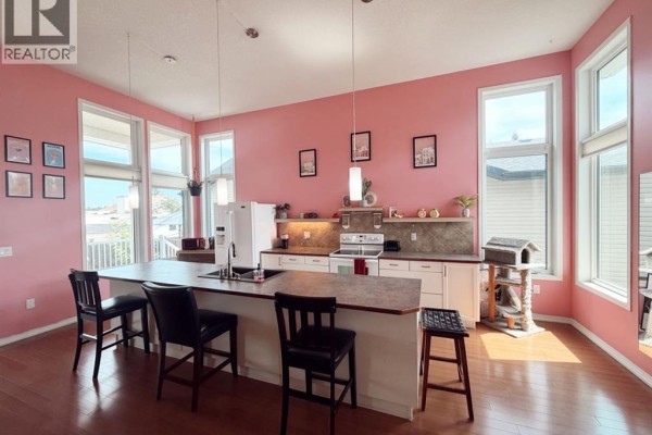 Primary Bedroom - 1016 2 Street Ne, Sundre, AB T0M1X0 Photo 5