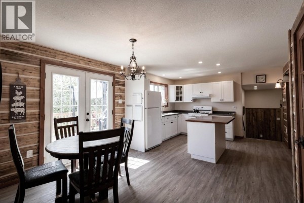 Living room - 1016 240 Road, Fort St  John, BC V0C1K0 Photo 5