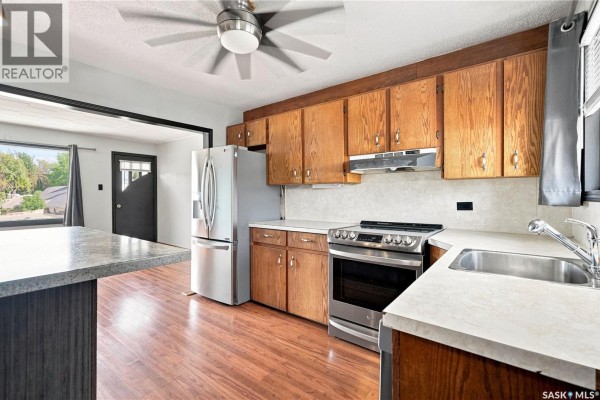 1016 Hastings Street, Moose Jaw, SK, photo 3