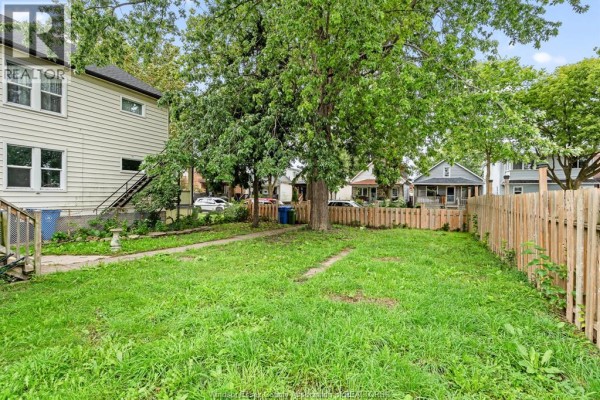 1016 Hickory Rd, Windsor, ON, photo 2