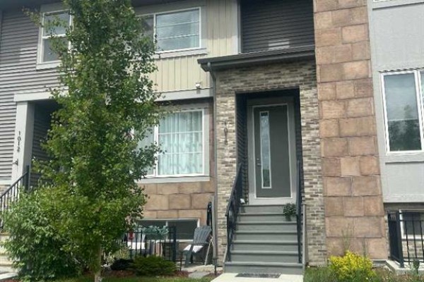 1016 Lanark Boulevard Se, Airdrie, AB, photo 2