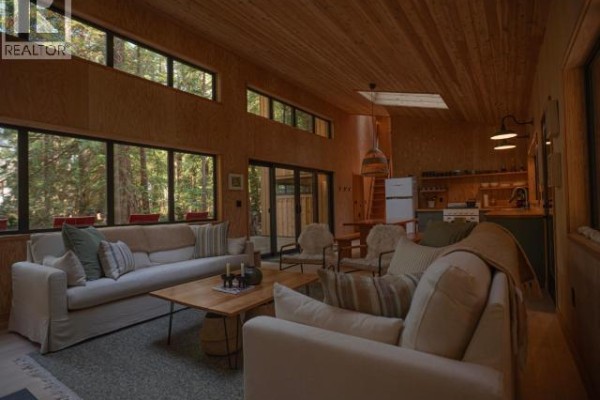 Foyer - 1016/1018 Johnson Lane, Savary Island, BC V0N2G0 Photo 2