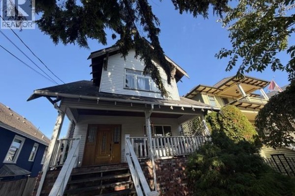 1017 Hamilton Street, New Westminster, BC V3M2M8 Photo 2
