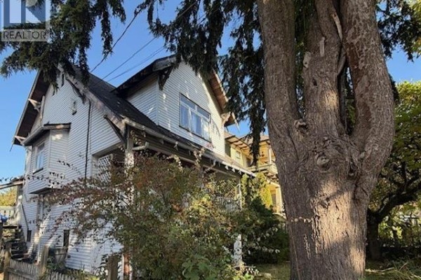 1017 Hamilton Street, New Westminster, BC V3M2M8 Photo 4