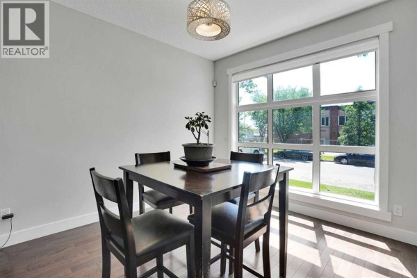 Foyer - 1018 20 Avenue Se, Calgary, AB T2G1M6 Photo 4