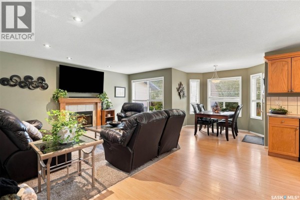 Living room - 1018 Gull Road, Regina, SK S4N7S1 Photo 5