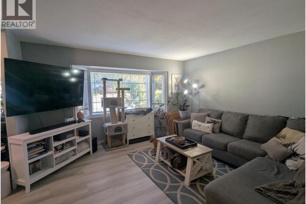 1018 Hillside Avenue, Chase, BC, photo 3