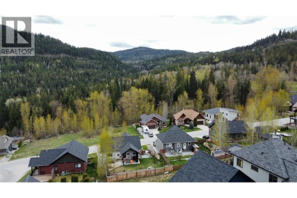 1018 Silvertip Road, Rossland, BC V0G1Y0 Photo 5