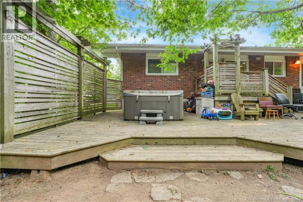 Bath (# pieces 1-6) - 1019 York Street, Fredericton, NB E3B3S4 Photo 4