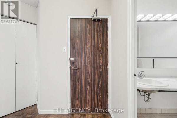 1019b - 2360 Dundas Street W, Toronto, ON, photo 2