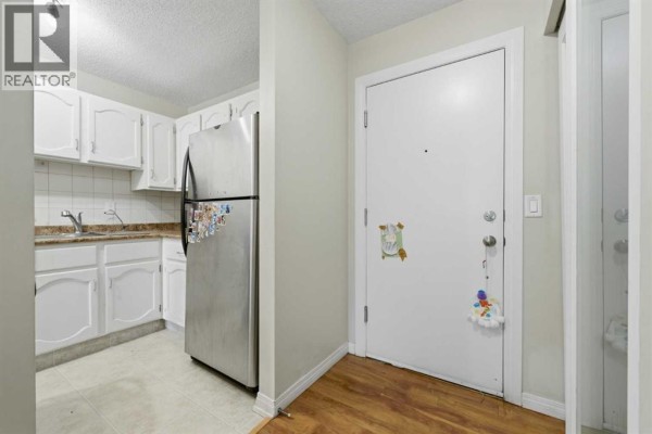 Bedroom - 102, 611 67 Avenue Sw, Calgary, AB T2V0M3 Photo 2