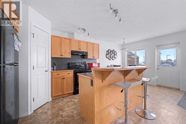 Living room - 102, 800 Yankee Valley Boulevard Se, Airdrie, AB T4A2L1 Photo 4