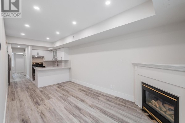 Kitchen - 102 - 1 Sudbury Street, Toronto, ON M6J3W6 Photo 4