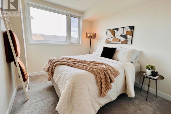 Family room - 102 - 1135 Cooke Boulevard, Burlington, ON L7T0C3 Photo 3