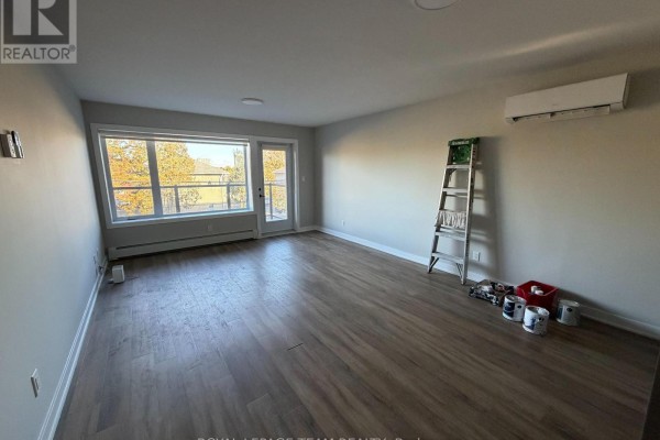 102 - 1305 Summerville Avenue, Ottawa, ON K1Z8G7 Photo 2