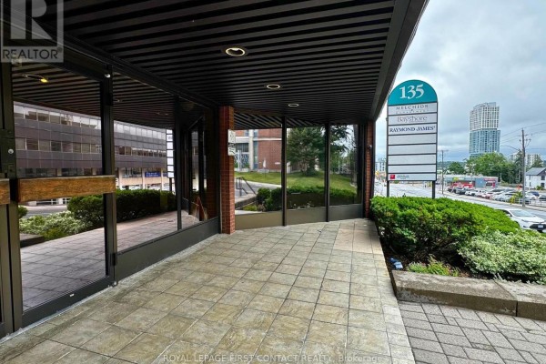 102 - 135 Bayfield Street, Barrie, ON L4M3B3 Photo 2